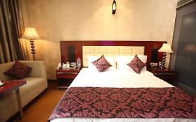 La Hotel Bareilly